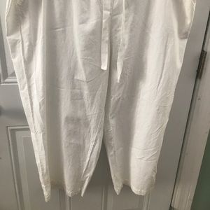 LAURA SCOTT WHITE CAPRI PANTS 18W